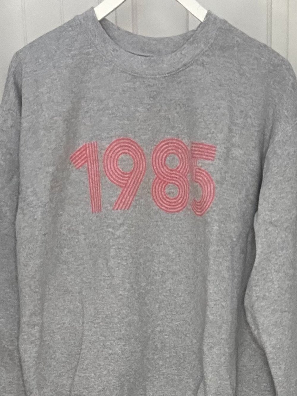 Grey "1985" Graphic Crewneck Sweatshirt | size medium